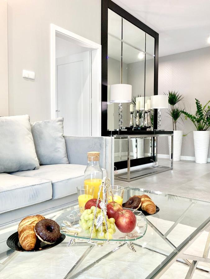 Zlota Luxury Apartments Varsóvia Exterior foto